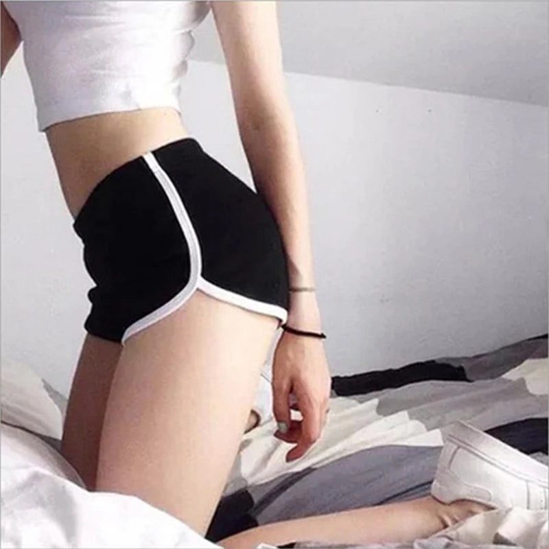 I nostri SHORTS e GONNE