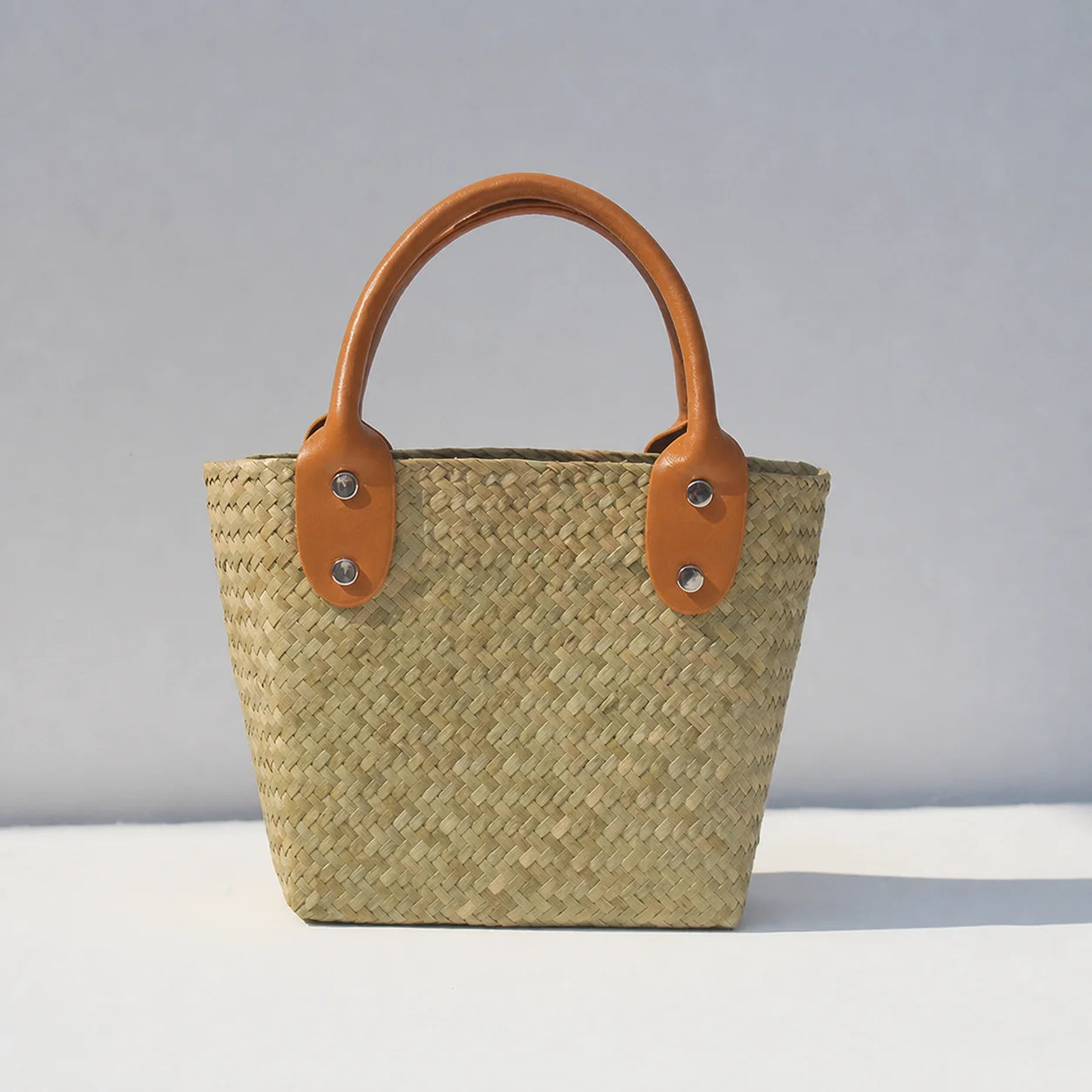 Beach Vacation Bag Stylish Top Handle Bag Woven Straw Handbag Hand-Woven Straw Tote Bag For Daily Outing Short Trip Beach