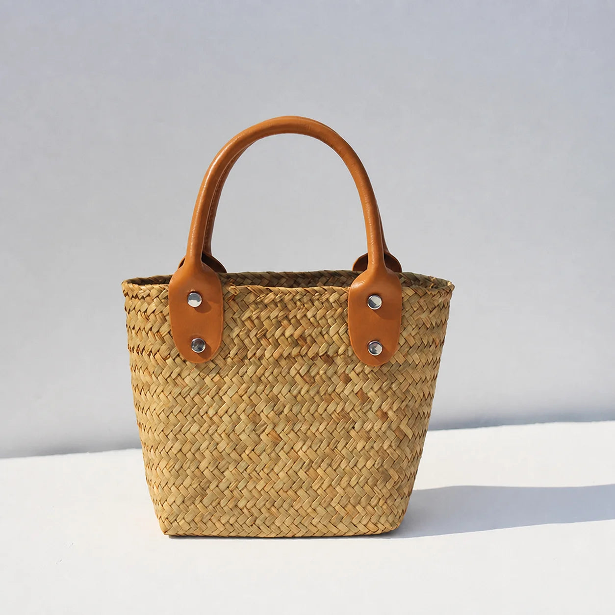 Beach Vacation Bag Stylish Top Handle Bag Woven Straw Handbag Hand-Woven Straw Tote Bag For Daily Outing Short Trip Beach