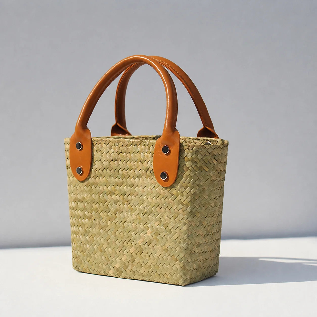 Beach Vacation Bag Stylish Top Handle Bag Woven Straw Handbag Hand-Woven Straw Tote Bag For Daily Outing Short Trip Beach